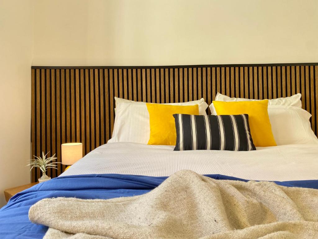 A bed or beds in a room at CasaViva - Octopus House in Camogli