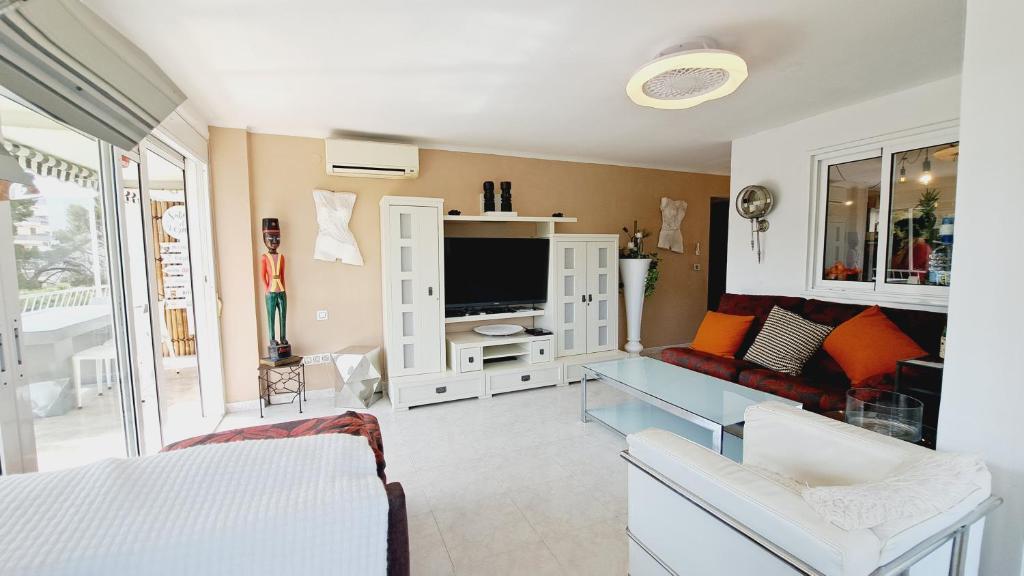 Televízia a/alebo spoločenská miestnosť v ubytovaní Apartamentos Saint Malo Familidays