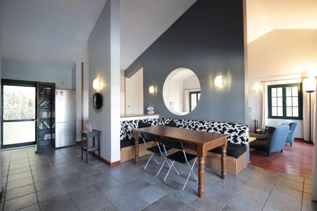 Kép Secluded 3BR Modern Villa w Private Pool and Views szállásáról Burhaniyében a galériában
