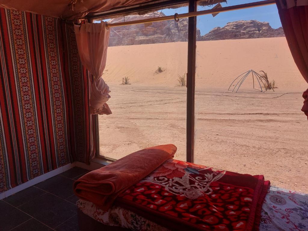 Loodusmaastik of the luxury tent lähedal