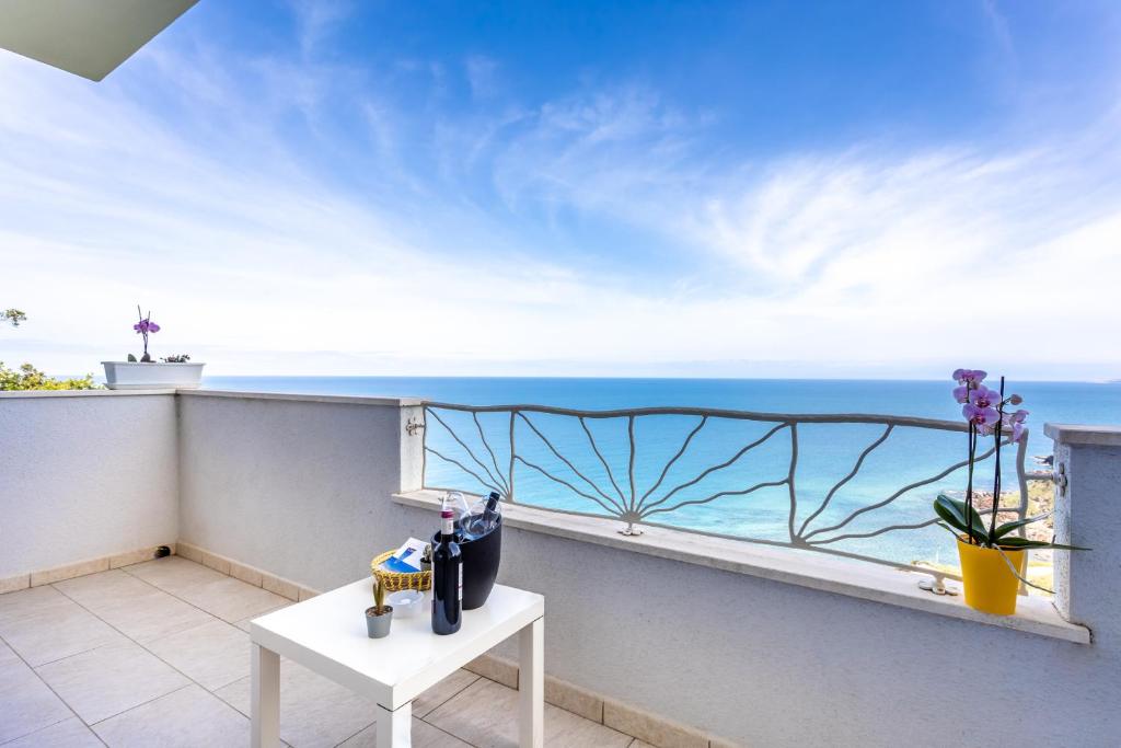 a balcony with a view of the ocean at Appartamenti Rocca 'Ja in Castelsardo