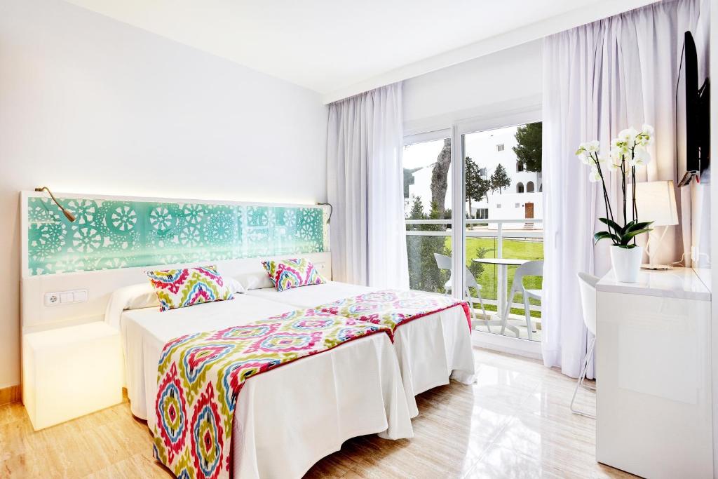 Grupotel Ibiza Beach Resort - Adults Only, Portinatx – Preus ...