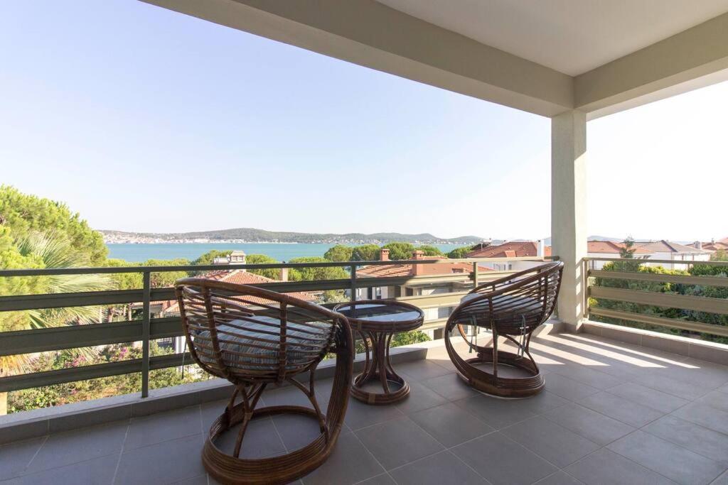 Fotografie z fotogalerie ubytování Spacious Exquisite 5BR Villa with Private Pool v destinaci Ayvalık