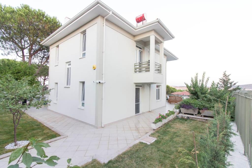 Fotografie z fotogalerie ubytování Spacious Exquisite 5BR Villa with Private Pool v destinaci Ayvalık