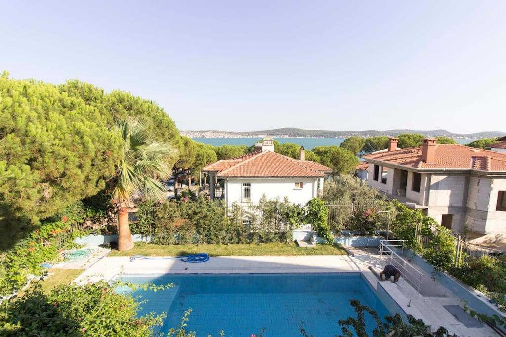 Fotografie z fotogalerie ubytování Spacious Exquisite 5BR Villa with Private Pool v destinaci Ayvalık