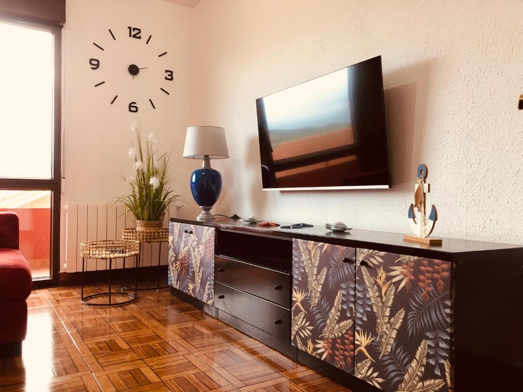 A television and/or entertainment centre at Casa vacacional Ajo
