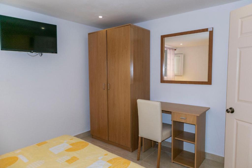 TV a/nebo společenská místnost v ubytování Apartments Ante