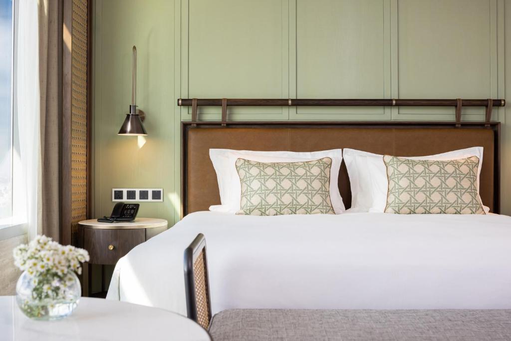 Postel nebo postele na pokoji v ubytování Eastin Grand Hotel Phayathai