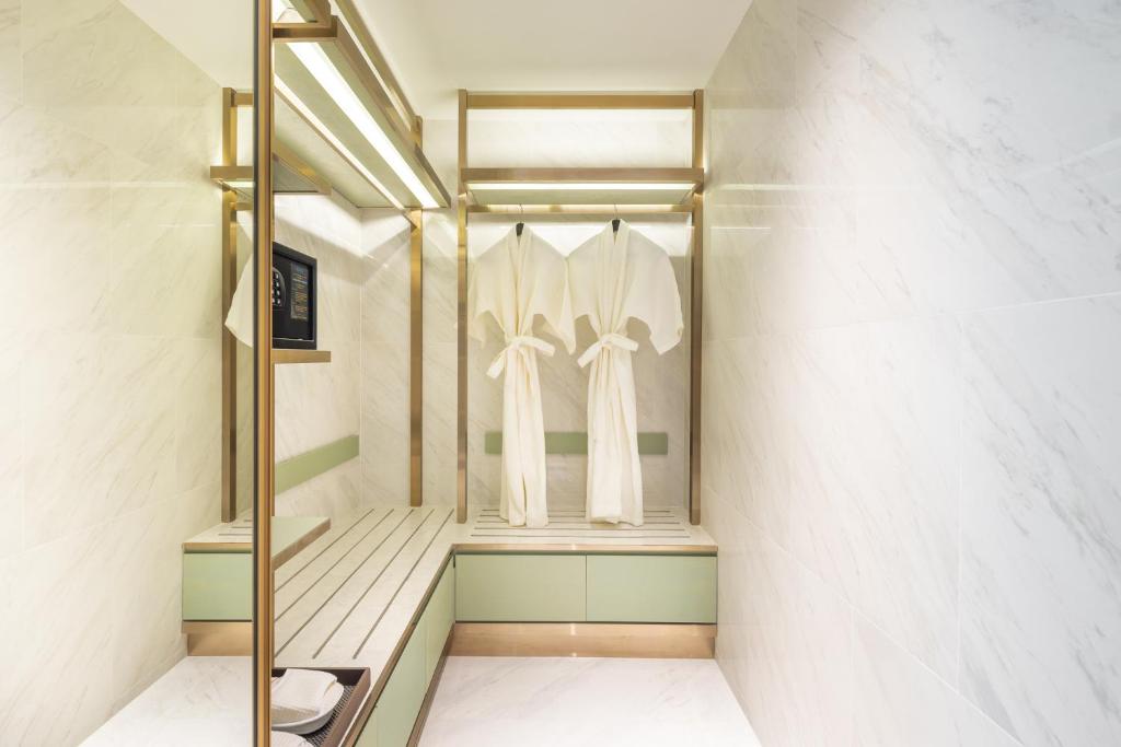Postel nebo postele na pokoji v ubytování Eastin Grand Hotel Phayathai