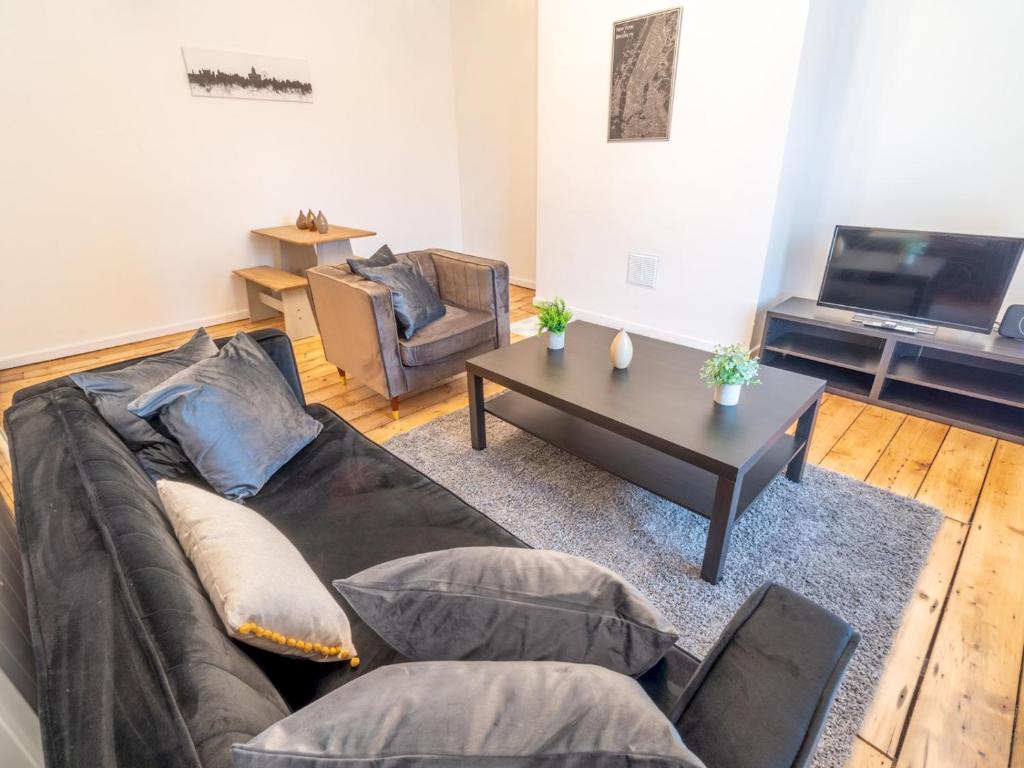 a living room with a couch and a coffee table at Pass the Keys Beautiful flat near Nottingham city with parking in Nottingham