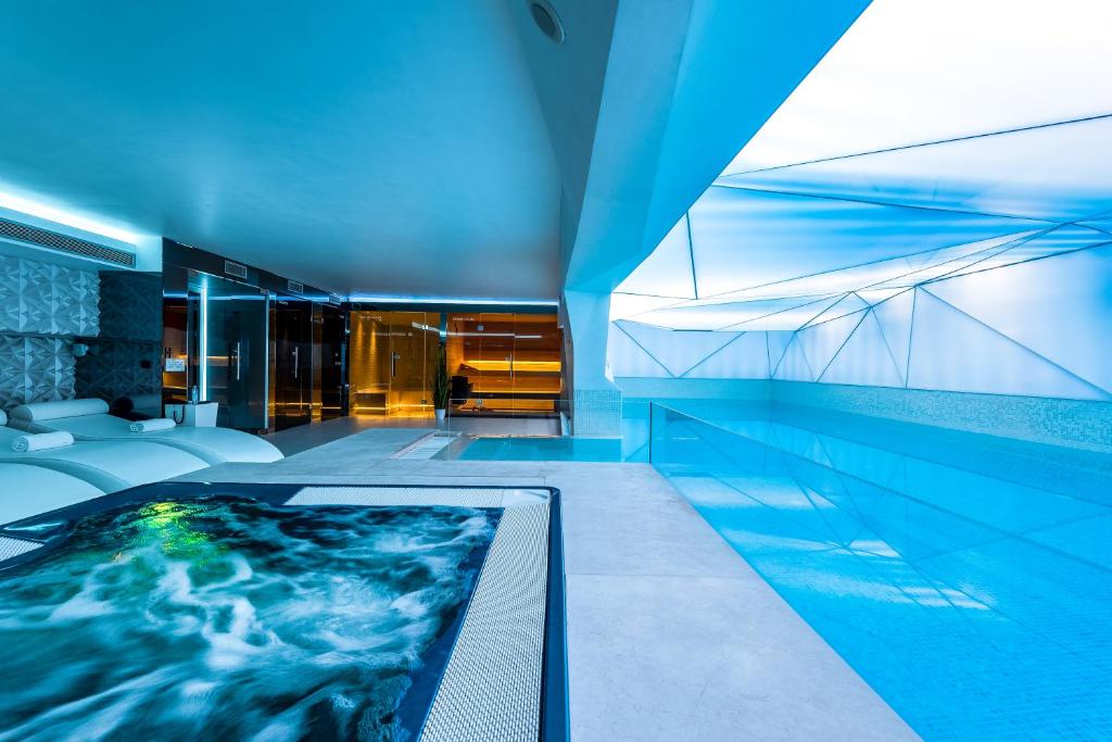 Bazén v ubytování Damianii Luxury Boutique Hotel & Spa nebo v jeho okolí