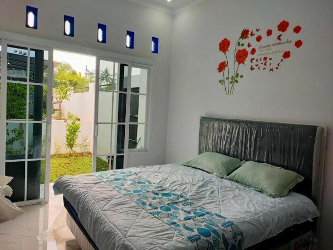 Кровать или кровати в номере Villa Rumah Kita