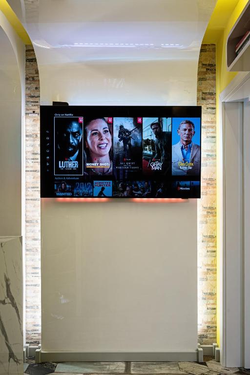 TV a/nebo společenská místnost v ubytování Sofiel cozy apartment - Top Center Sofia