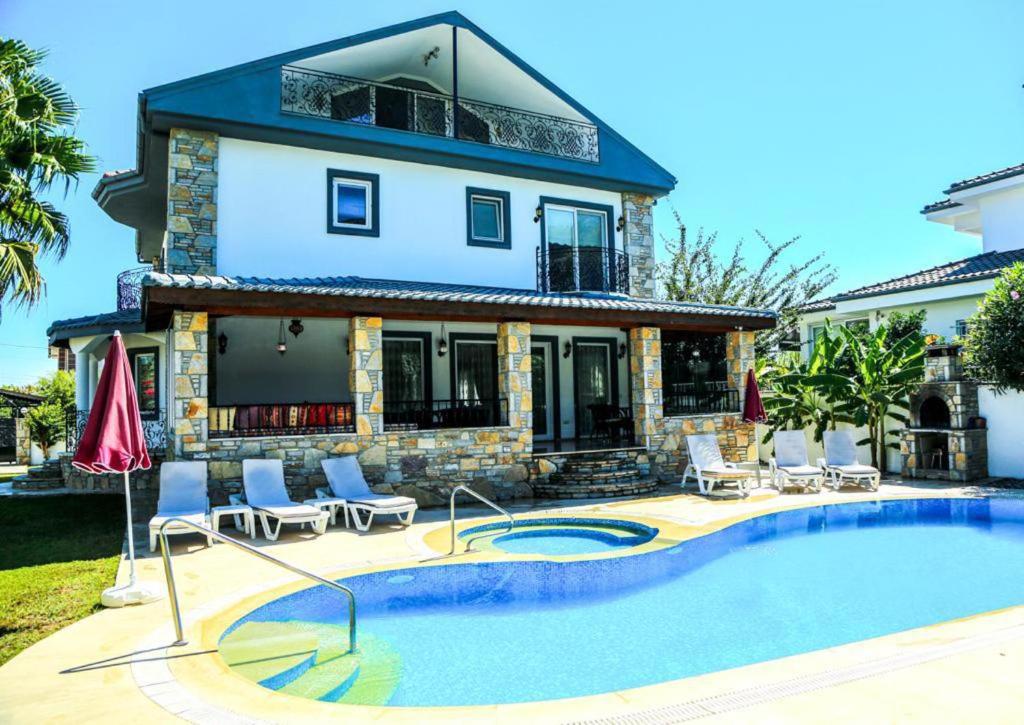 Bazén v ubytování Dalyan Dream Villa Zuhal nebo v jeho okolí