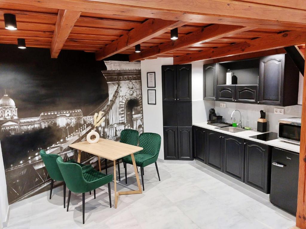 SQUARE 16 Apartman - Absolutely Central Location with Self Check In 9700 Szombathely, Fő tér 16 kép - 1