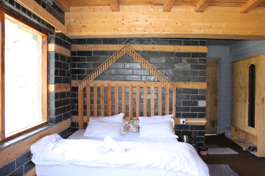Dhauladhar Woodhouse - Deluxe King Room