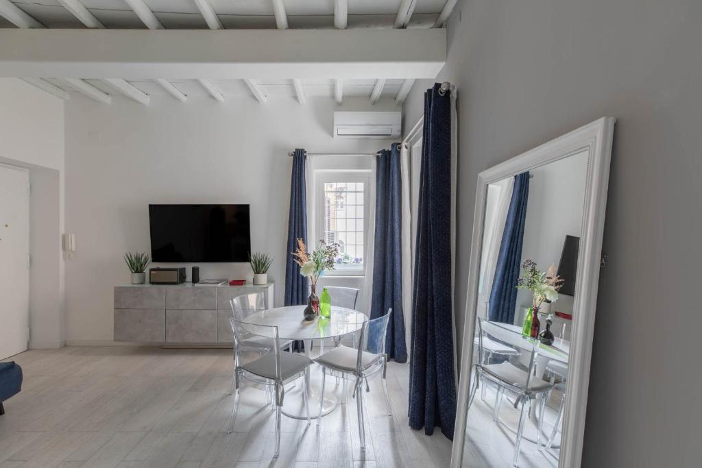 A television and/or entertainment centre at iFlat The G Flat