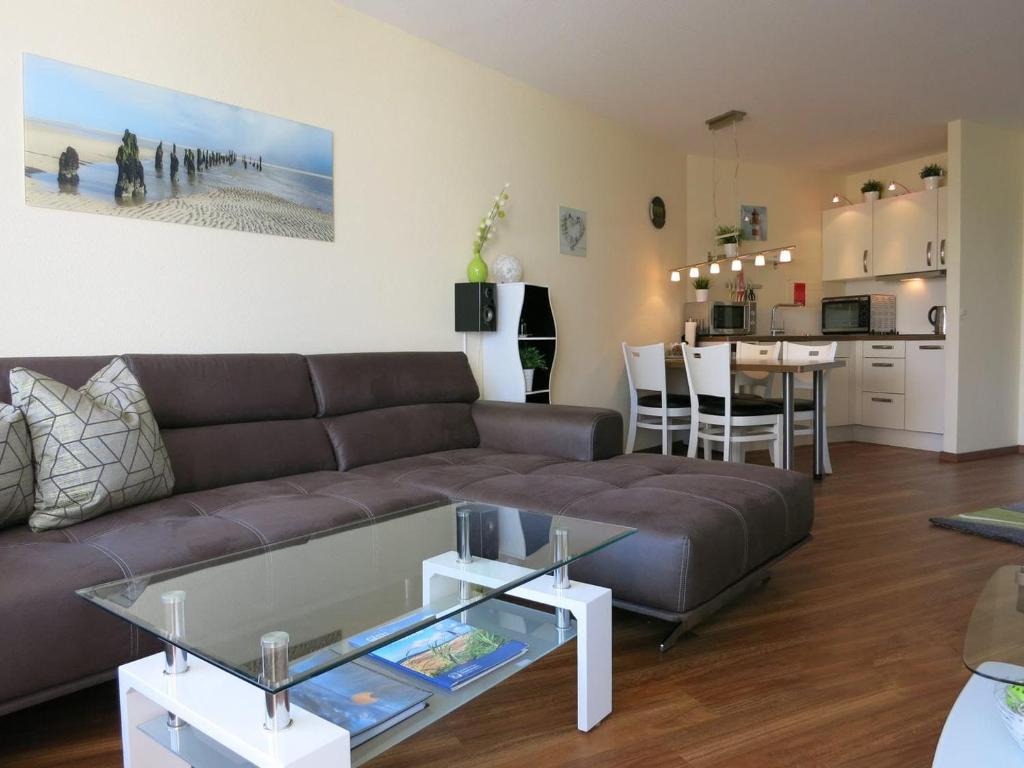 a living room with a brown couch and a table at Lord Nelson 119 in Döse