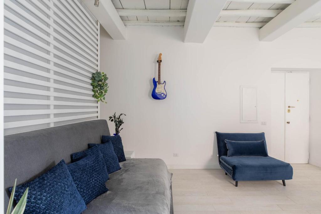 A seating area at iFlat The G Flat