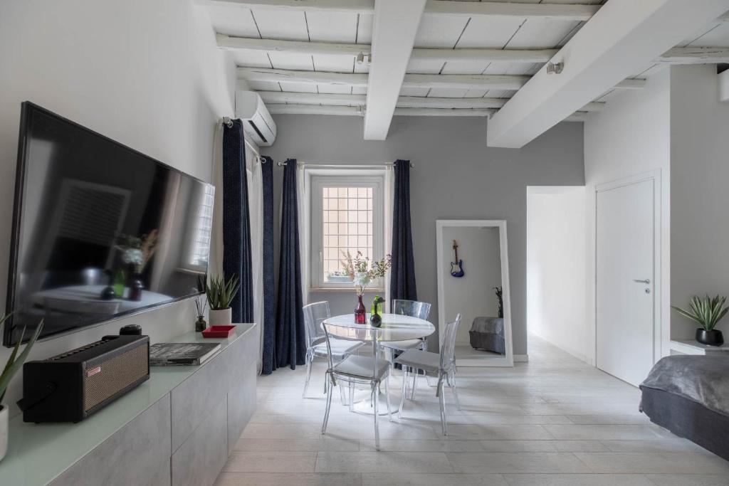 A television and/or entertainment centre at iFlat The G Flat
