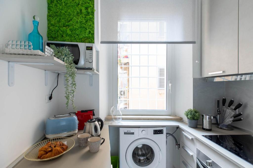 A kitchen or kitchenette at iFlat The G Flat