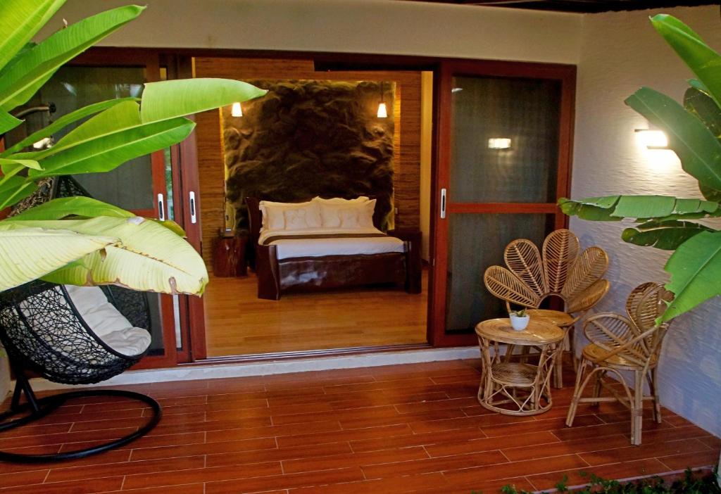Postel nebo postele na pokoji v ubytování El Nido Bayview Resort