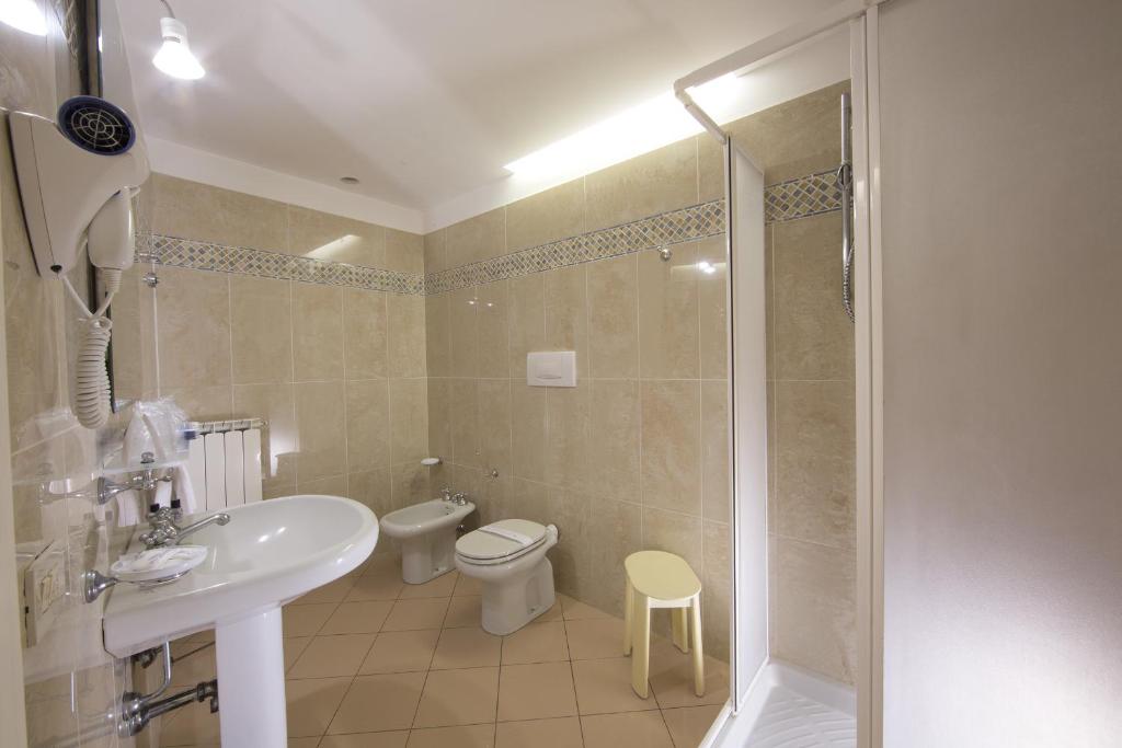 Hotel Minerva - Superior Quadruple Room With City View
