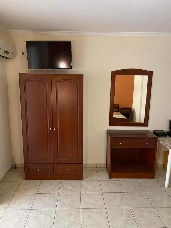 TV a/nebo společenská místnost v ubytování Hotel Manos
