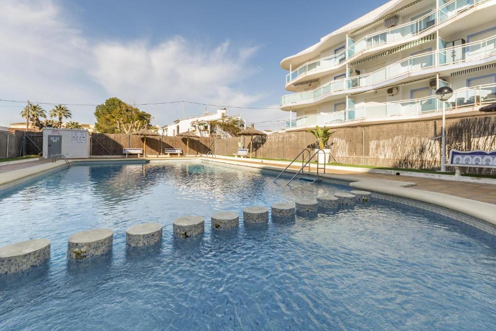 The swimming pool at or close to Egeu