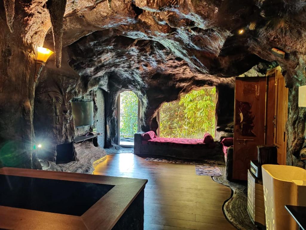 Posezení v ubytování Rai’s Coorg Cave House
