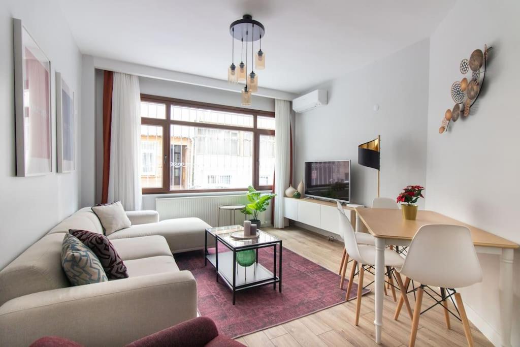 New & Modern 2BR Flat on a Quiet & Central Spot