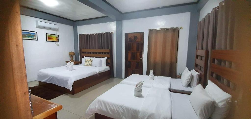 Postel nebo postele na pokoji v ubytování Kalis Viewpoint Lodge Coron