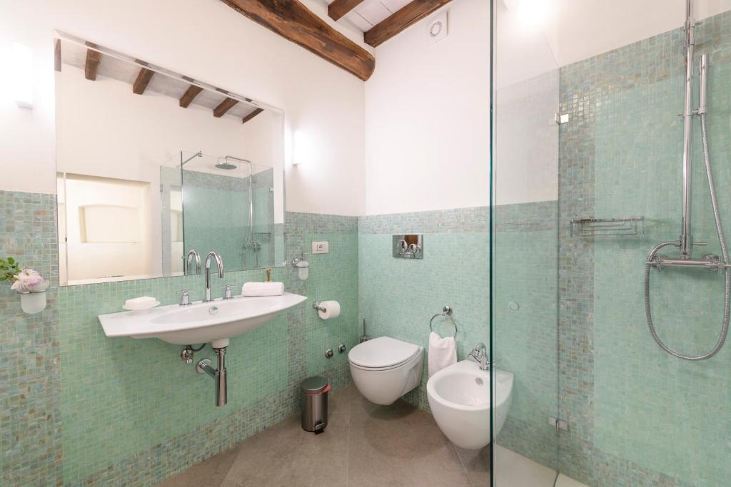 Koupelna v ubytování Albergo Diffuso Borgo Santo