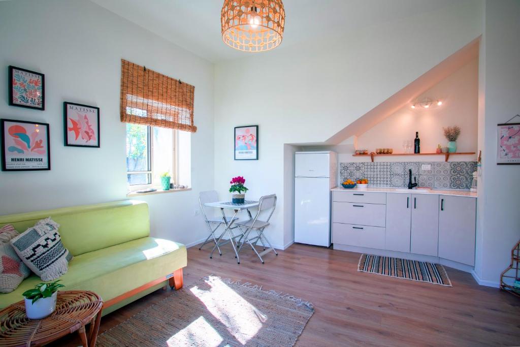lotus beach house - Housity