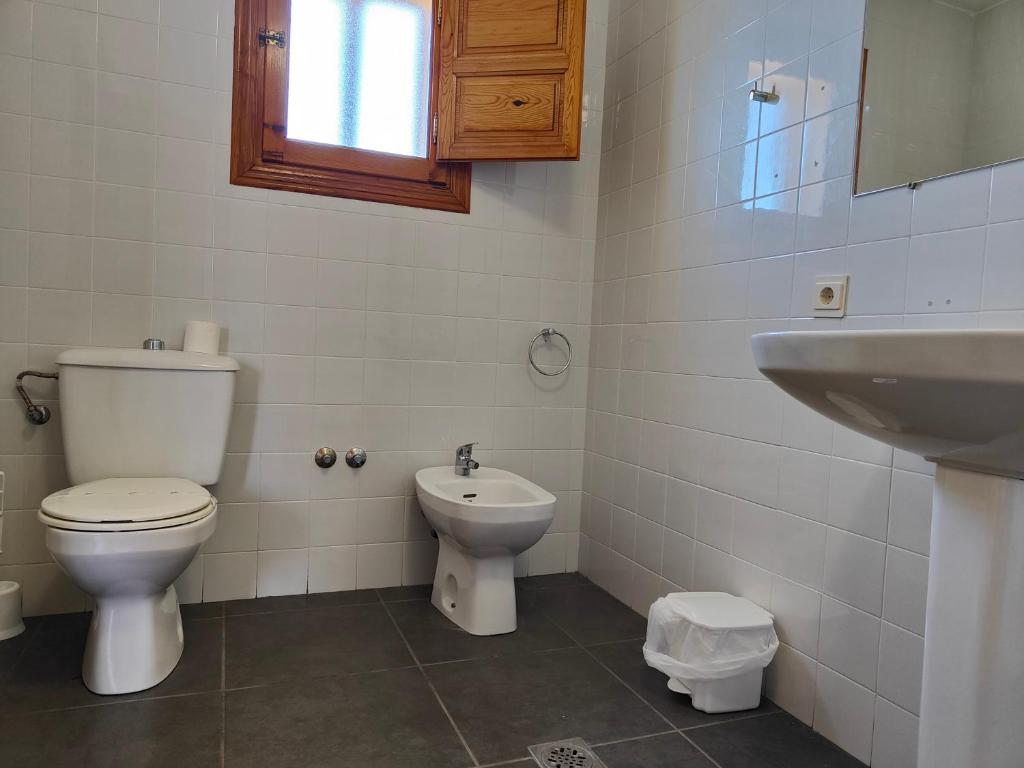 A bathroom at Hotel Puerta de Javalambre