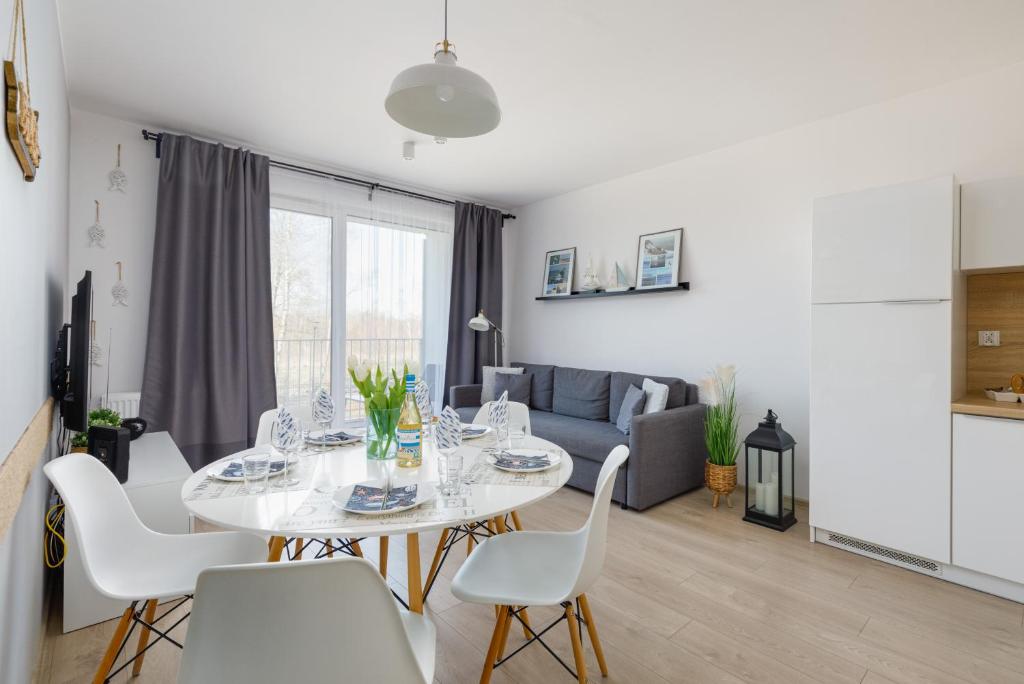 Kuchyňa alebo kuchynka v ubytovaní Osiedle Feniks Kołobrzeg by Noclegi Renters