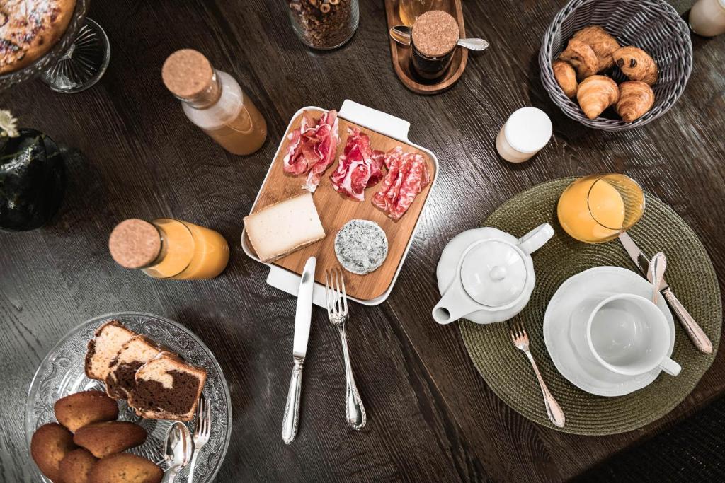 Jedlo v ubytovaní bed & breakfast alebo blízkom okolí