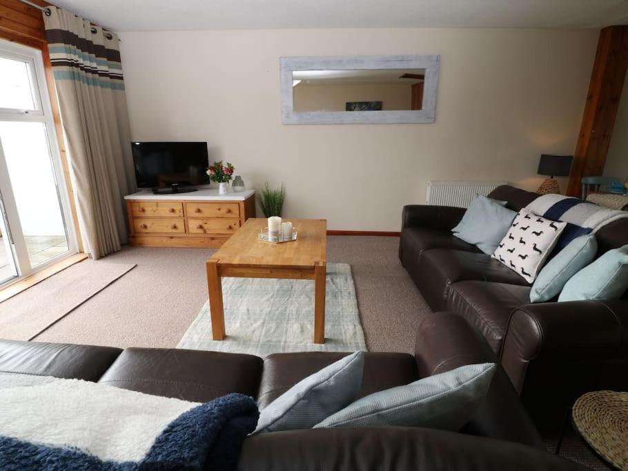 a living room with a couch and a coffee table at Cheerful spacious 2 bedroom holiday home St Anns 12 in Gunnislake