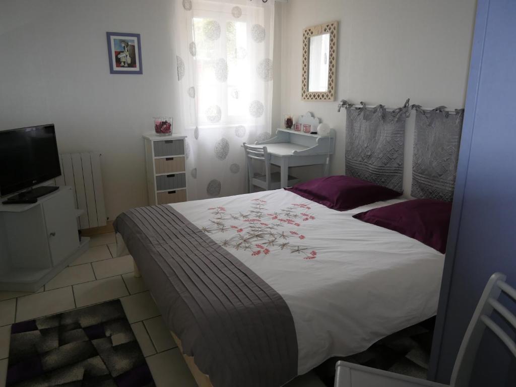 Posteľ alebo postele v izbe v ubytovaní Gite aux Minimes - Au jardin des alouettes