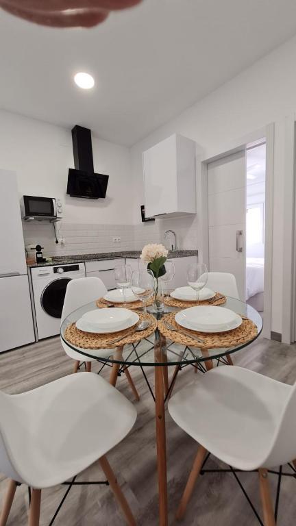 A kitchen or kitchenette at Apartamentos Linersol