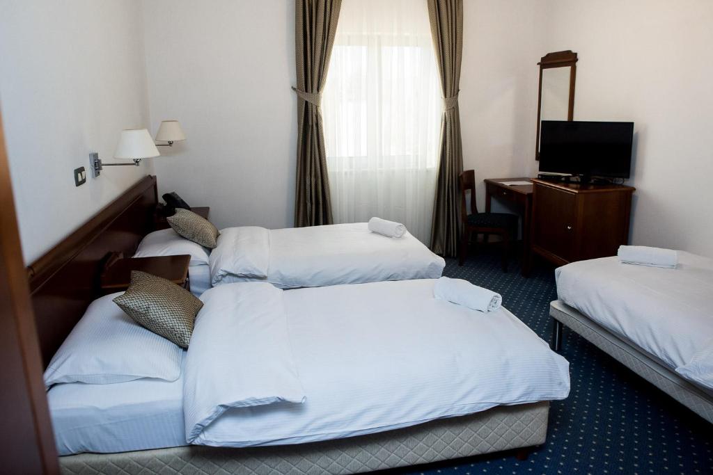 Hotel Hum - Triple Room