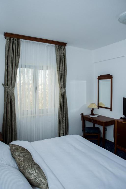 Hotel Hum - Deluxe Double Room