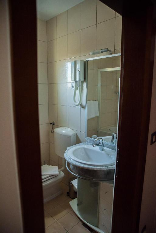 Hotel Hum - Deluxe Double Room With Balcony
