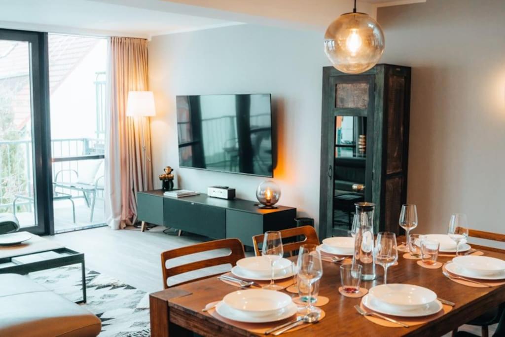 a dining room with a wooden table and chairs at Lieblingsapartment No.12 für bis zu 6 Gäste in Rostock