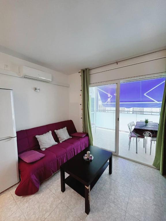 A seating area at Salou quiet side Apartments