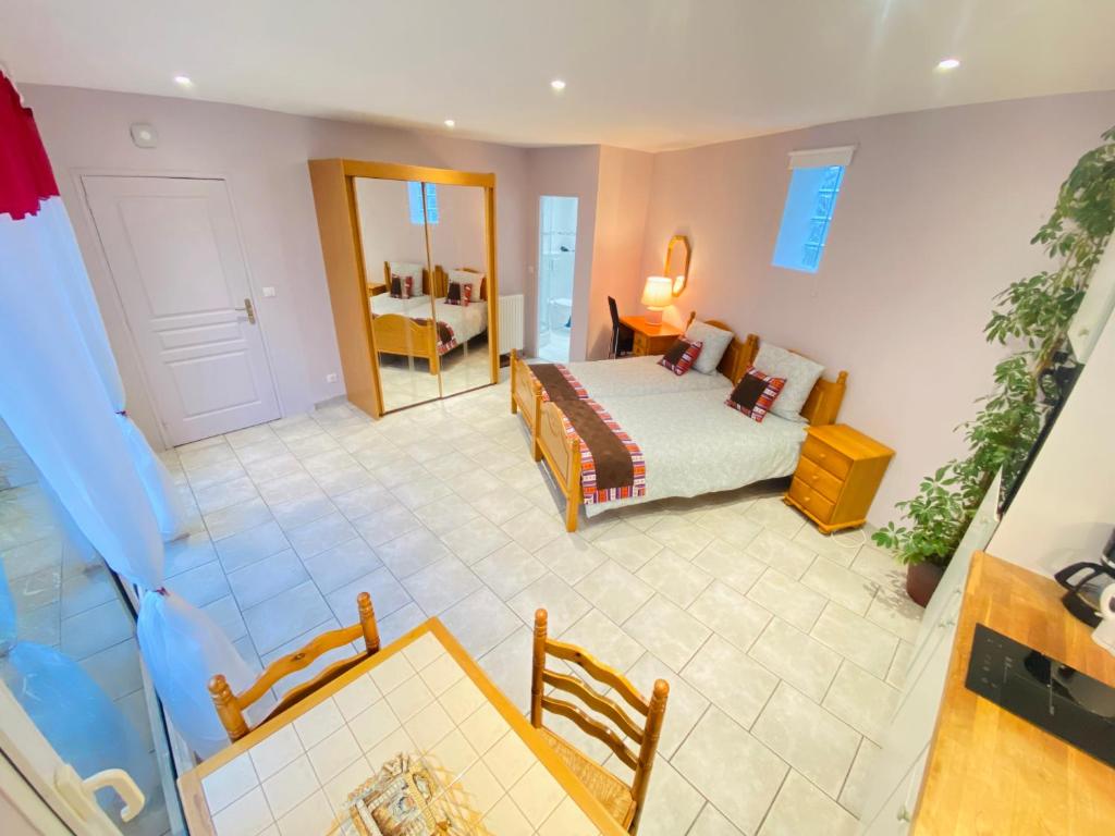 Reims Sherpa Guest House - 1