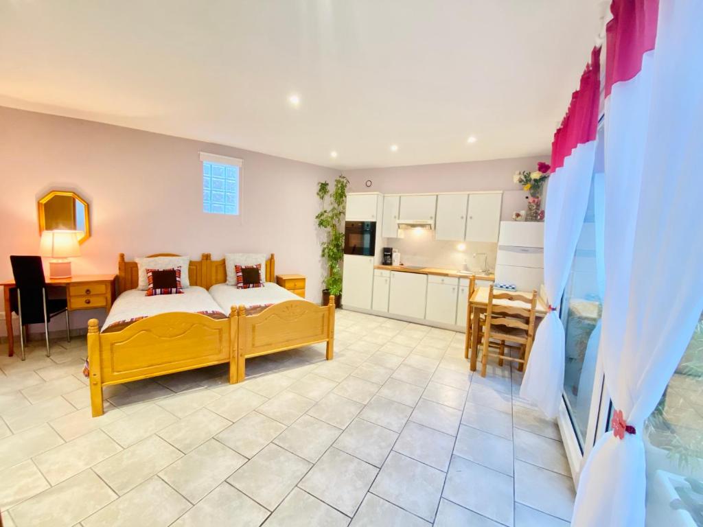 Reims Sherpa Guest House - 2