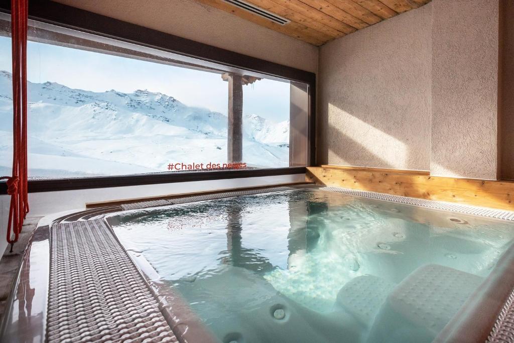 Nespecifikovaný výhled na hory nebo výhled na hory při pohledu z aparthotelu