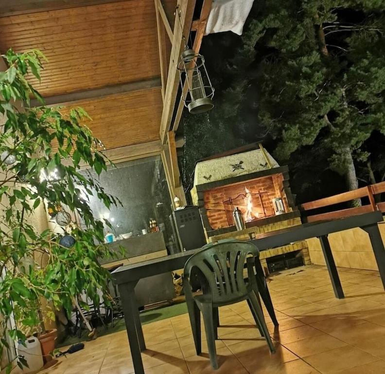 Patio alebo iná vonkajšia časť ubytovania House 3km from the 24 Hours of Le Mans circuit