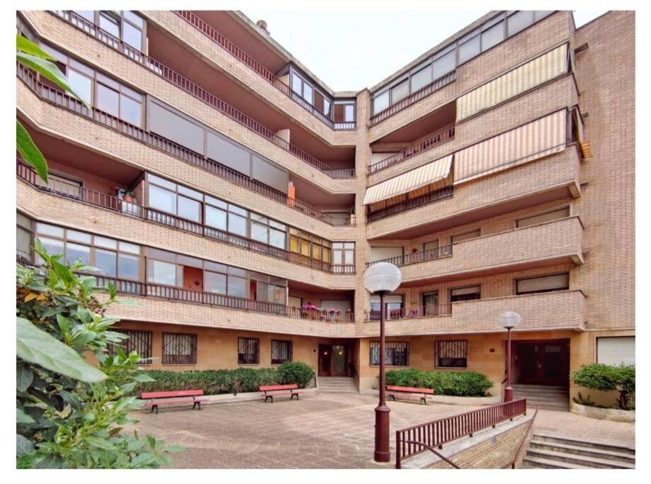 Fotografie z fotogalerie ubytování Apartamento La Rocha, con garaje cerca del centro, Pamplona v destinaci Pamplona